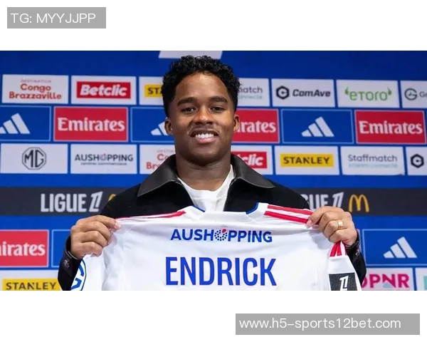 恩德里克正式加盟里昂视频曝光亲临更衣室接受体检仪式