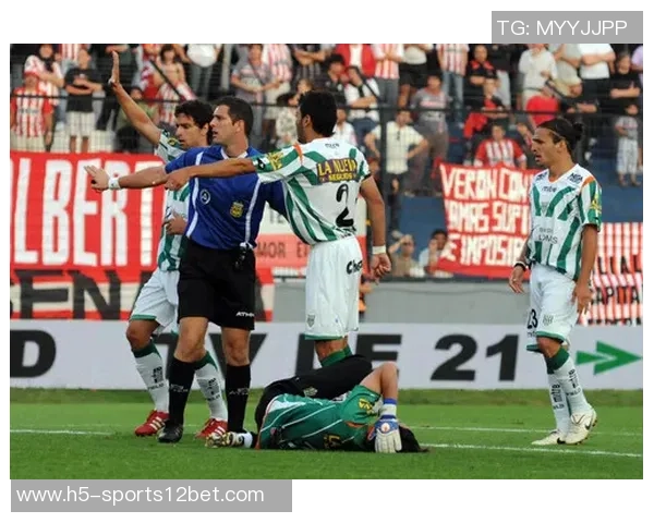 国米主席马洛塔强烈谴责球迷投掷烟雾弹袭击对方门将行为