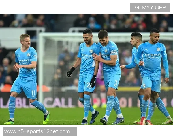 曼城球员哈兰德迪亚斯携手探访儿童医院捐赠超1300份温暖礼物